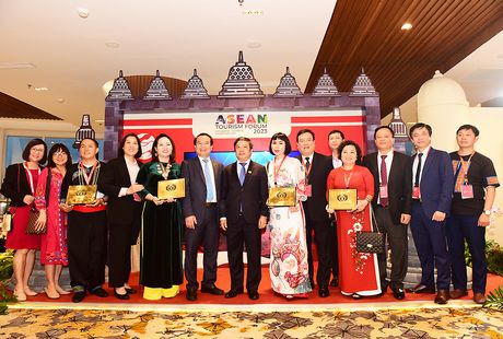  Cụm homestay ở xã An Bình, tỉnh Vĩnh Long vinh dự được Ban Tổ chức ATF 2023 trao Giải thưởng Du lịch ASEAN năm 2023